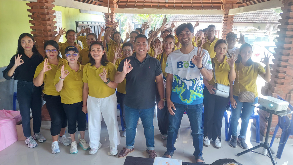 Pelatihan Penguatan Mutu dan Nilai Tambah Produk Kompos TPS3R Pudak Mesari